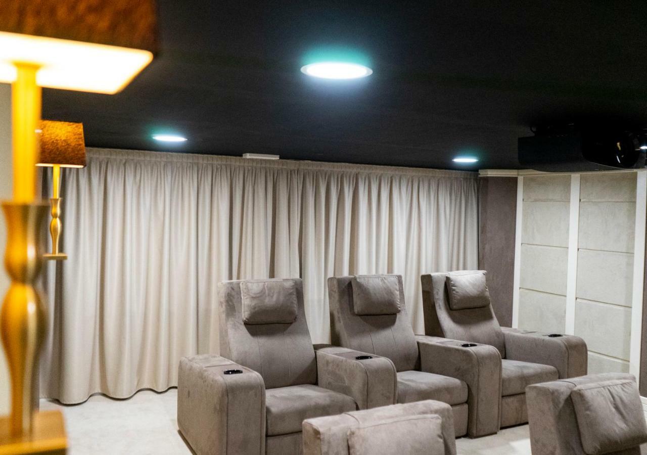 Luxury Villa Olmo Appartamento *